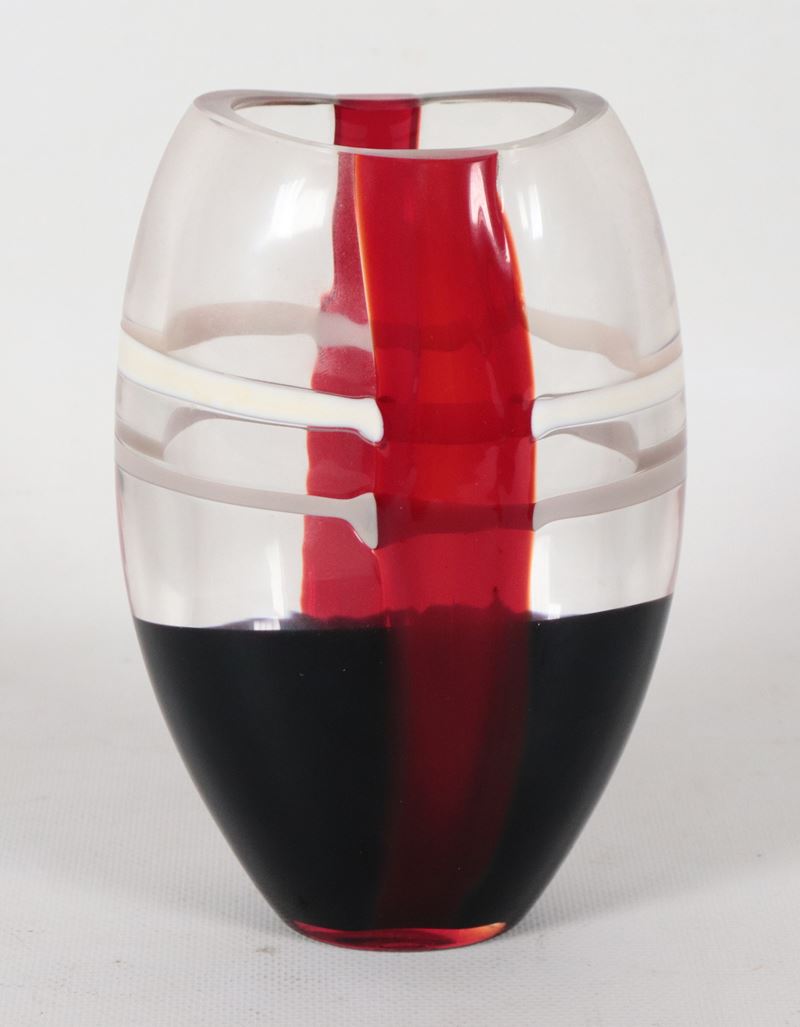 "Ellisse" vaso in vetro soffiato di Murano decorato in rosso, nero e bianco. Firma a punta e nume...