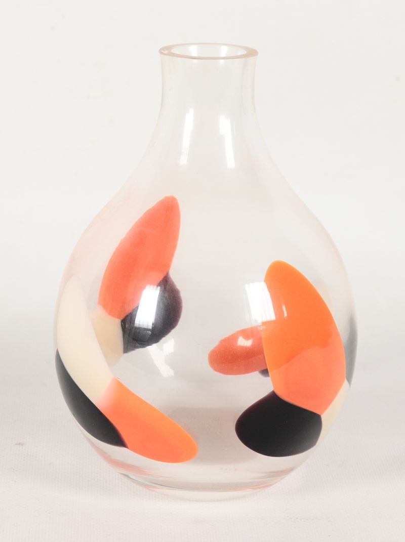 "Olla" vaso in vetro soffiato di Murano decorato con la tecnica a macchie in arancio, bianco e ne...