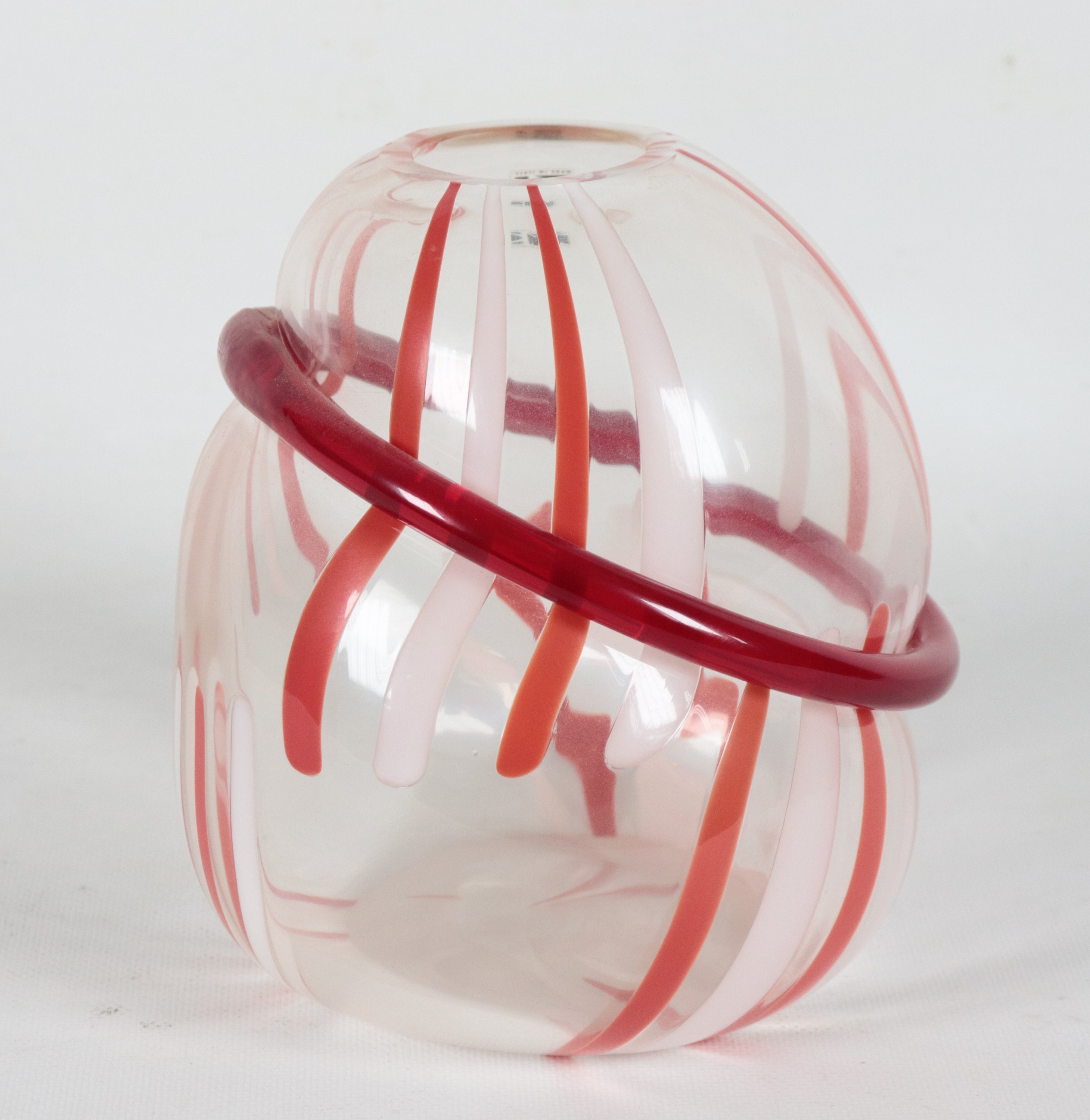'Eliav', vaso in vetro soffiato di Murano trasparente decorato con pennellate rosso e arancio ed ...
