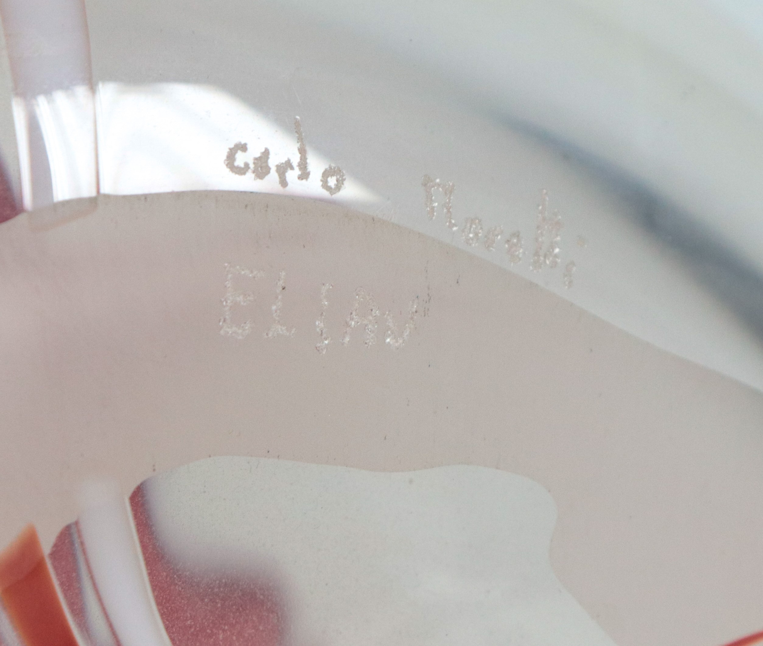 'Eliav', vaso in vetro soffiato di Murano trasparente decorato con pennellate rosso e arancio ed ...