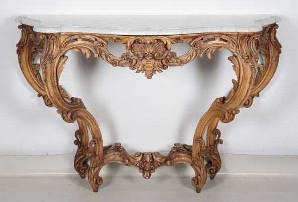Consolle francese Luigi XV in legno decapè, riccamente intagliata a volute floreali, foglie d'acanto e conchiglia