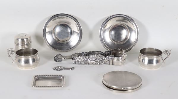 Lot of chiseled and embossed silver (8 pcs.), net weight 240 gr.