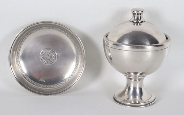 Lot of chiseled and embossed silver plates and sugar bowls (2 pcs.), 168g