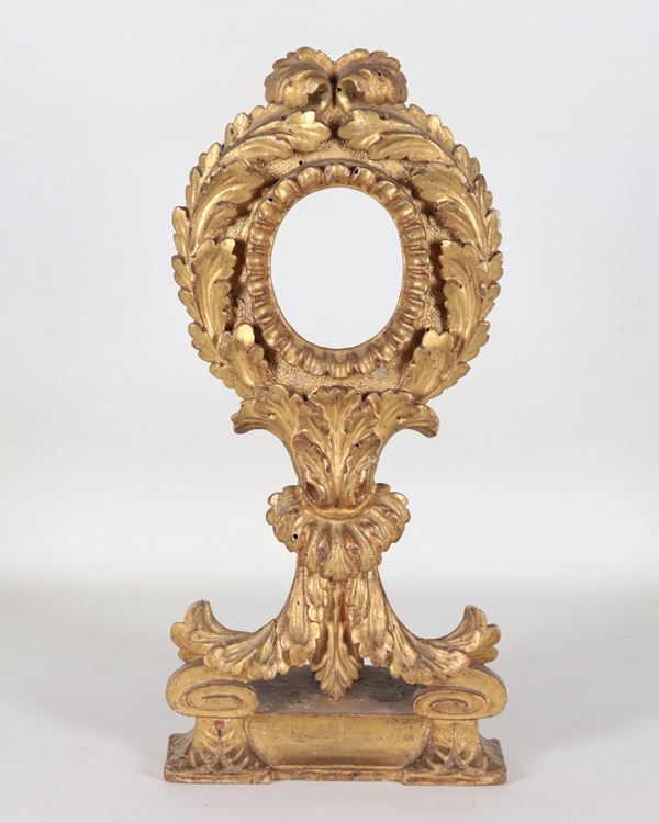 Ancient Roman reliquary monstrance, in gilded wood and carved with Louis XV motifs
