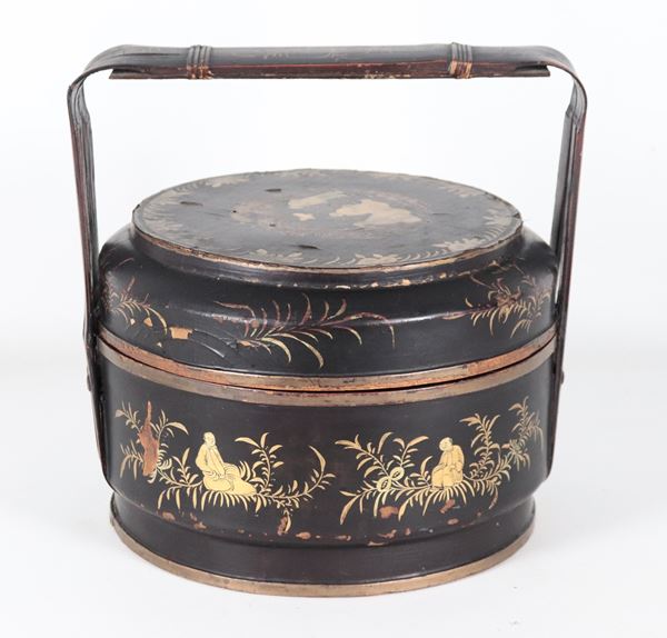 Antique Chinese black lacquer food container, also known as Bento box, decorated in gold with motifs of oriental life scenes