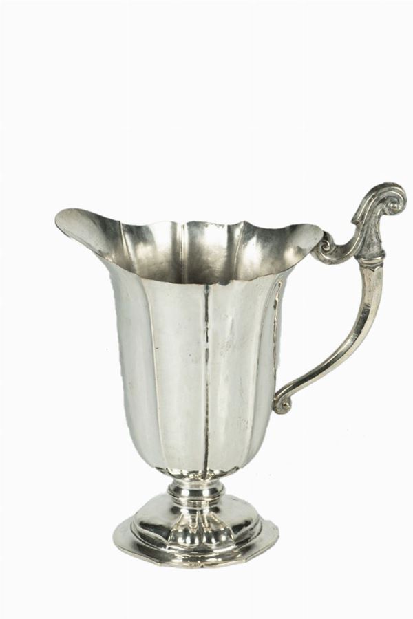 Water jug in silver metal
