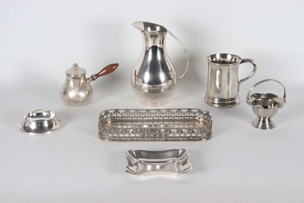 Silver-plated metal lot of a small coffee pot, a water jug, a mug, two small bowls, a small basket and a tray with perforated edge (7 pcs.)