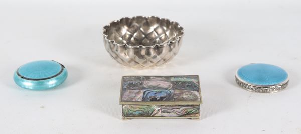 Lot of a mother-of-pearl covered box, a small oval silver-plated metal bowl and two silver powder compacts with light blue enamels (4 pcs.)