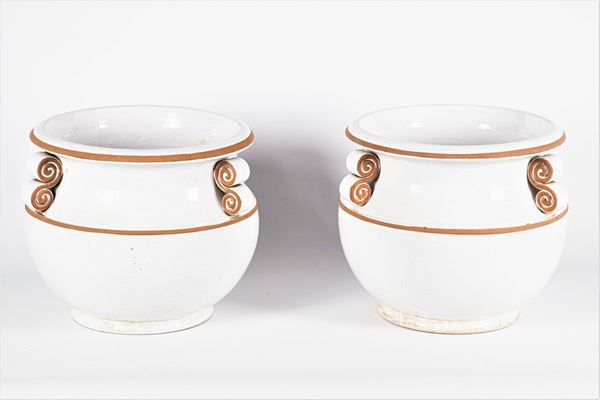 Pair of vase holders in white glazed terracotta  - Auction Antiquariato proveniente da Palazzetto Nobiliare nelle Marche - Gelardini Aste Casa d'Aste Roma