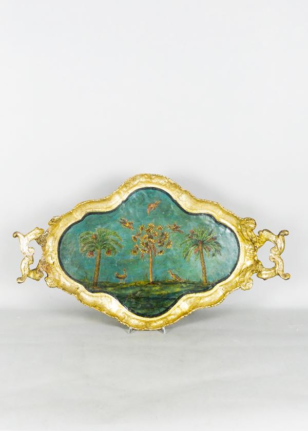 Louis XV Venetian tray in painted papier mache, on the back A.D. 1778 with noble coat of arms