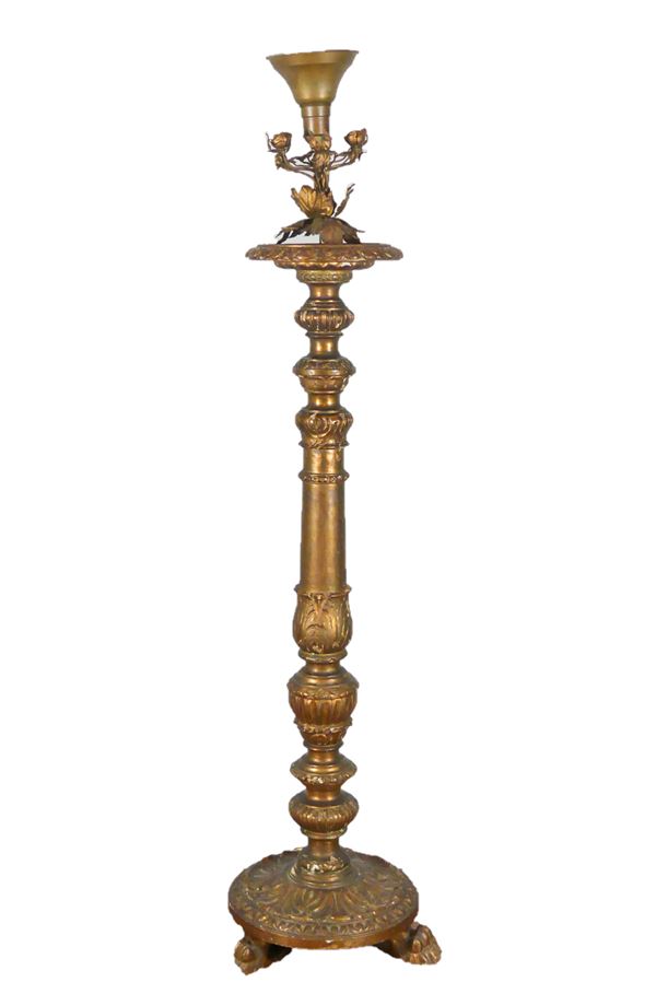 Venetian floor lamp in the shape of a torch in gilded and carved wood