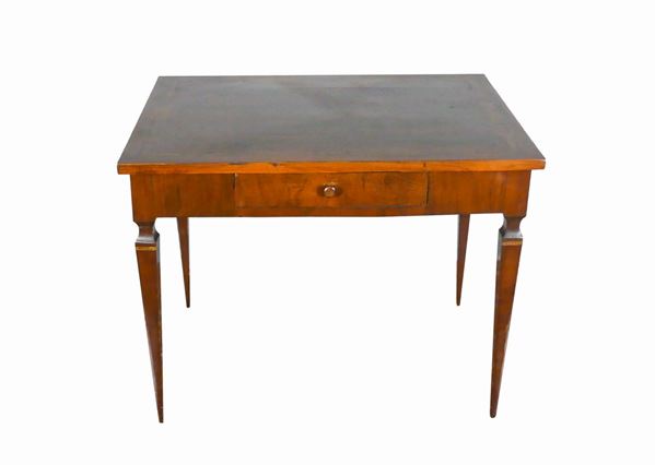 Center table in walnut of Louis XVI line