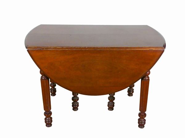 Extendable French dining table in mahogany with two flaps