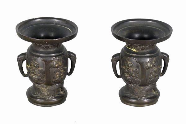 Coppia di piccoli Vasi Cinesi in bronzo