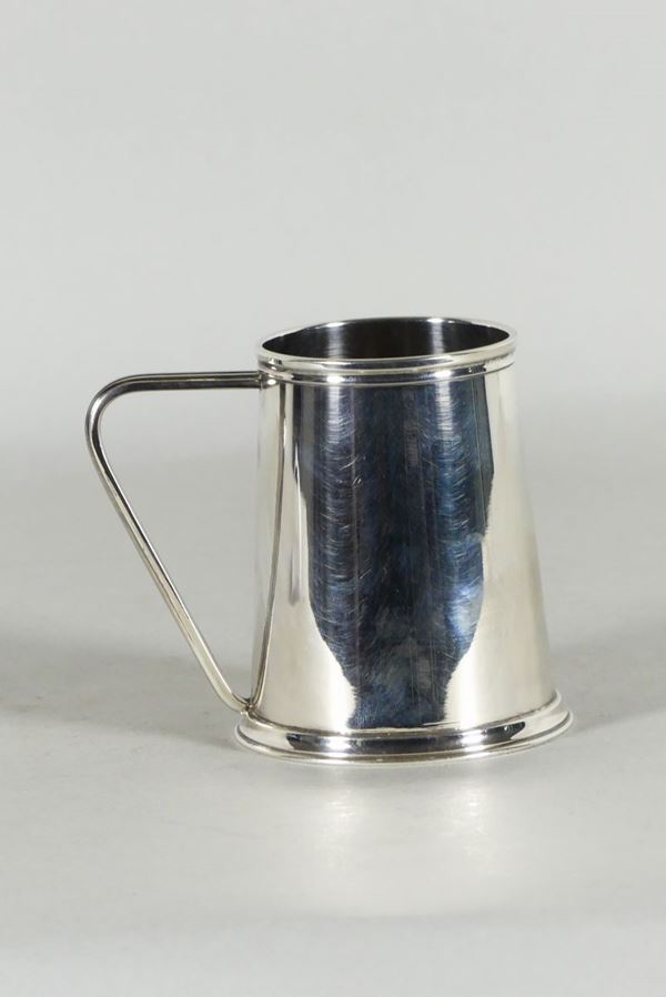 Small silver mug (Gr. 200)
