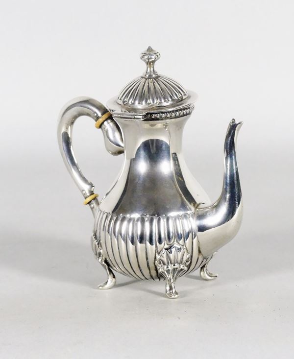 Small silver coffee pot. 310 g