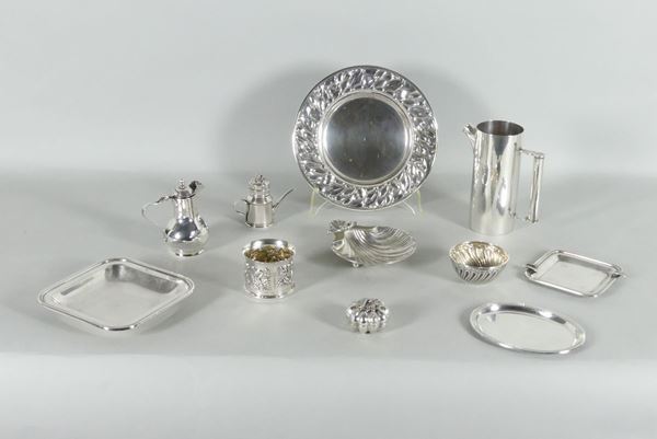 Silver lot of eleven items. (Gr. 1500)