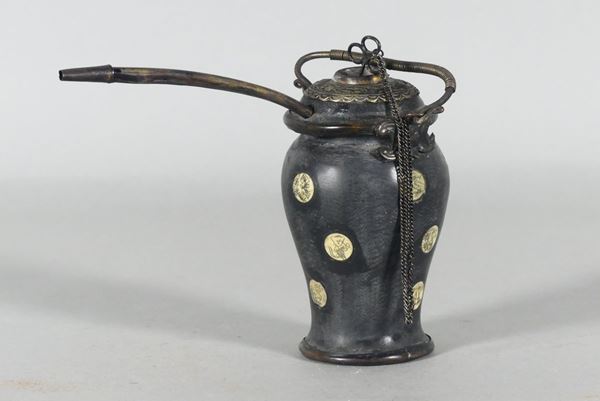 Small oriental potiche for infusions
