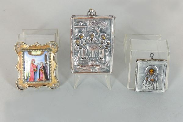 Three small travel icons
