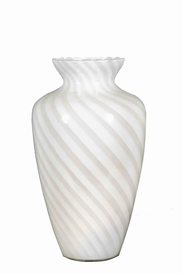 Vaso in vetro di Murano color lattice 