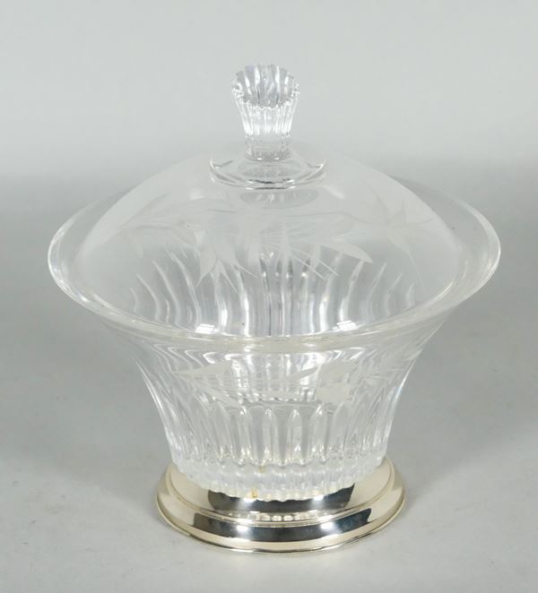 Round box with crystal lid