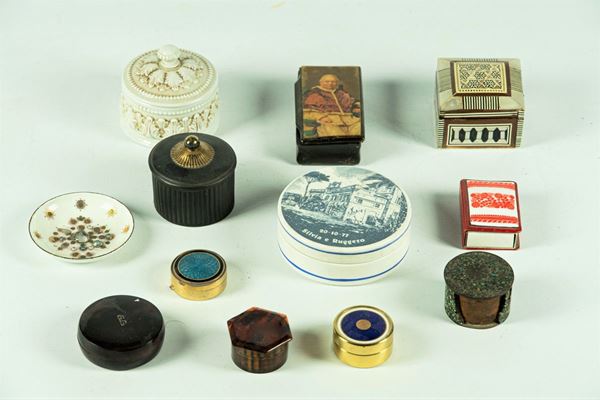 Lot of boxes in ceramic, porcelain, enamel, tortoise