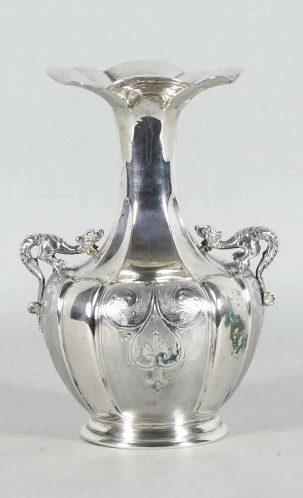 Small silver vase (Gr. 400)