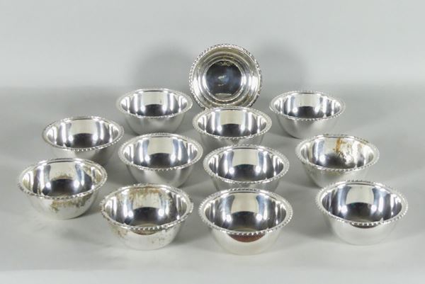 Dodici coppette in argento (Gr. 1370)