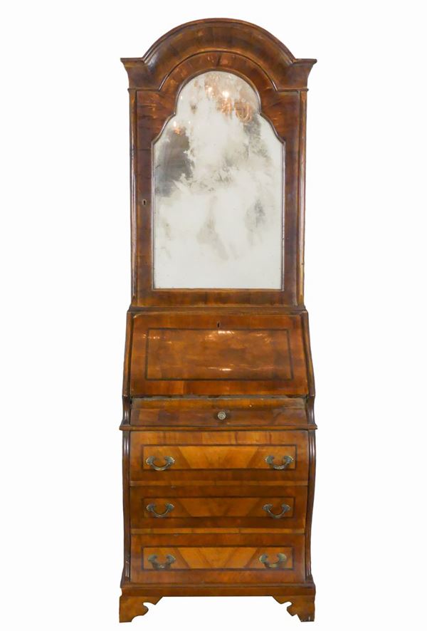 Trumeau Veneto in walnut of the Louis XV line