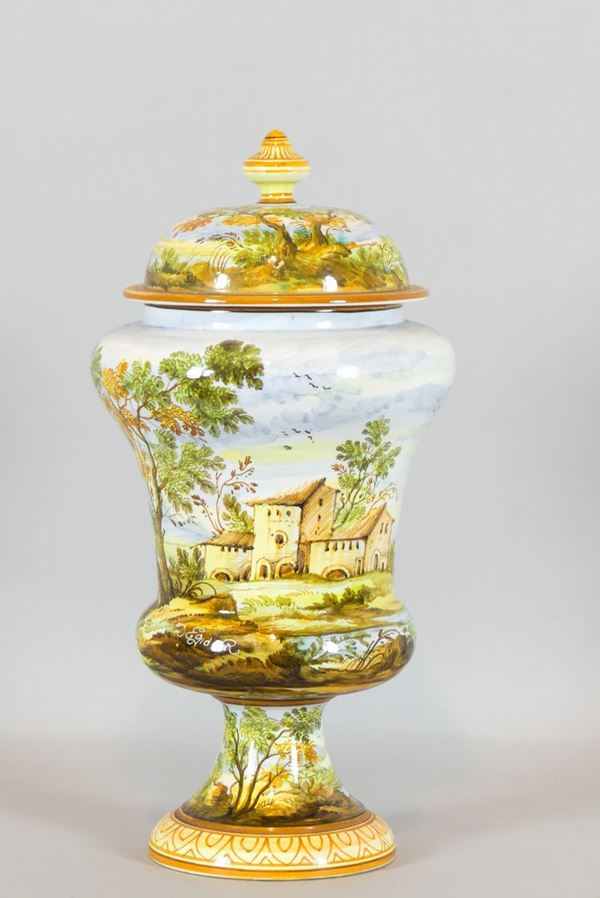 Vaso ad anfora con coperchio in maiolica Castelli