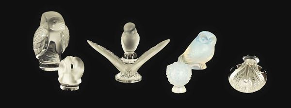 Six little animals and a perfume bottle in Lalique crystal