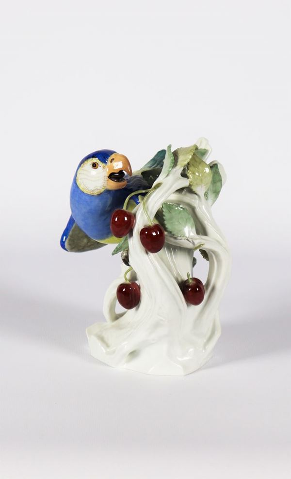Scultura in porcellana policroma Meissen &quot;Pappagallo con albero di ciliegio&quot;