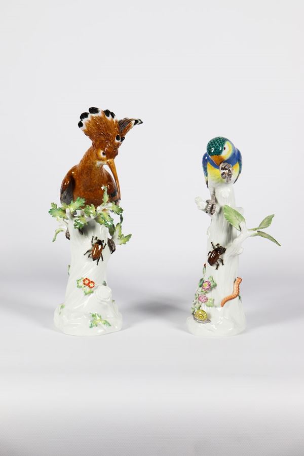 Due Sculture in porcellana Meissen &quot;Pappagallo ed uccello su tronchi di alberi con insetti&quot;