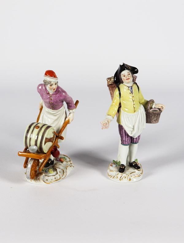 Due piccole Sculture in porcellana policroma Meissen &quot;Venditore di conchiglie e venditore d&#39;acqua&quot;