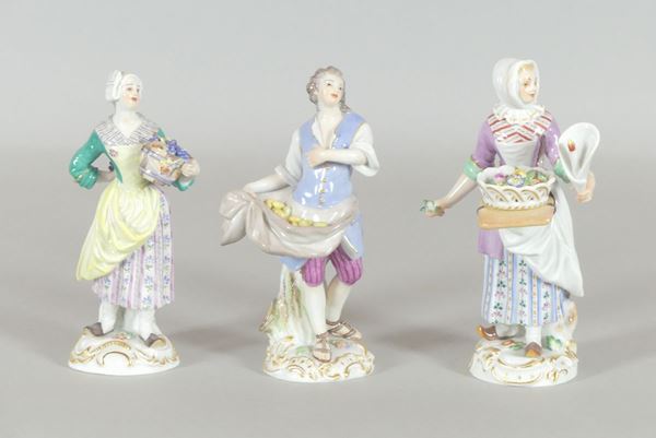 Tre piccole sculture &quot;Venditore di limoni, venditrice di frutta e venditrice di fiori&quot; in porcellana Meissen