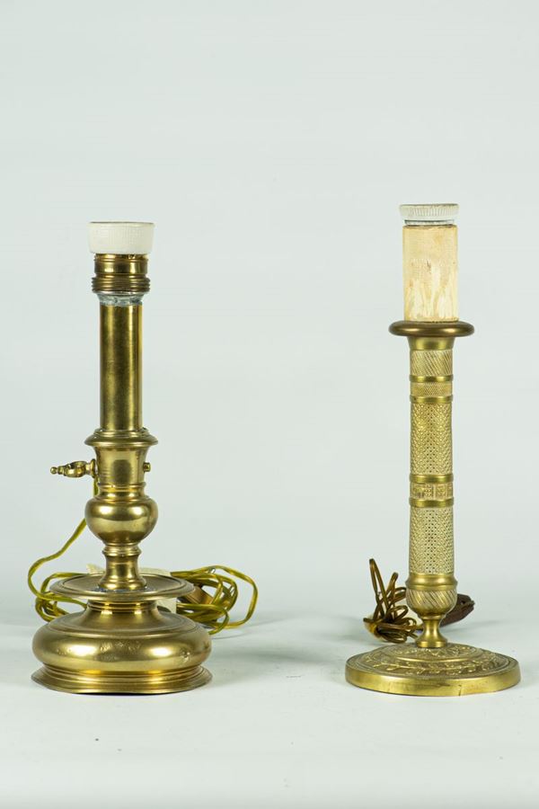 Due Lumi da tavolo in bronzo dorato e ottone