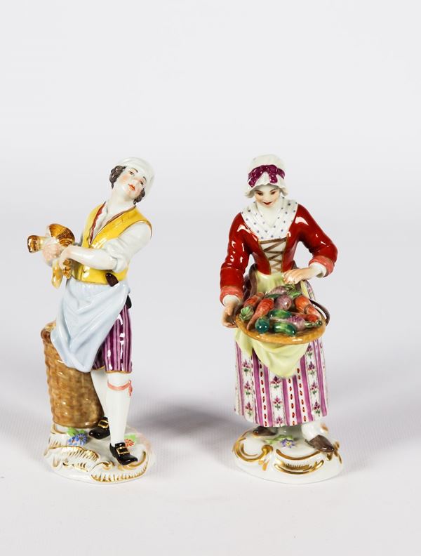Coppia di piccole Sculture in porcellana Meissen &quot;Venditrice di ortaggi e venditore di polli&quot;
