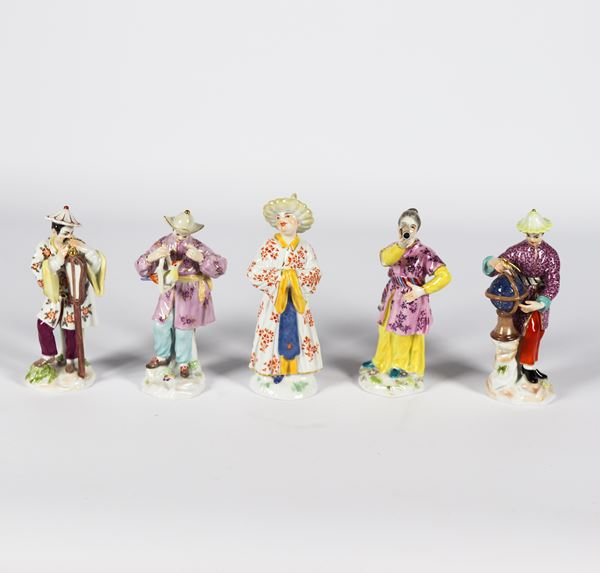 Five small sculptures in polychrome enameled Meissen porcelain &quot;Cinesini&quot;