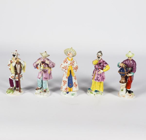 Cinque piccole Sculture in porcellana policroma smaltata Meissen &quot;Cinesini&quot;