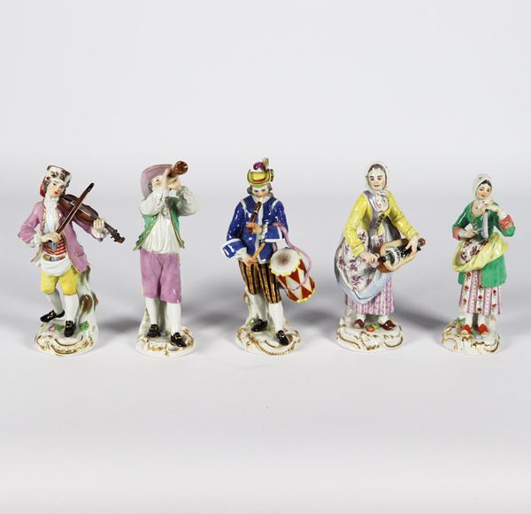 Cinque piccole Sculture in porcellana policroma Meissen &quot;Suonatori&quot;