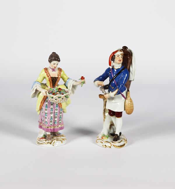 Pair of small sculptures in polychrome enamelled porcelain Meissen &quot;Seller of flowers and dipper&quot;