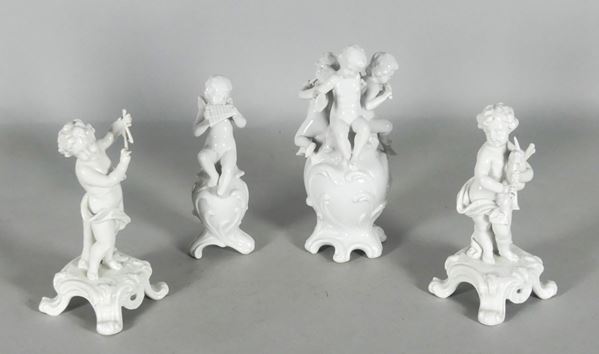 Gruppetto e tre statuine &quot;Putti suonatori&quot; in porcellana bianca Capodimonte