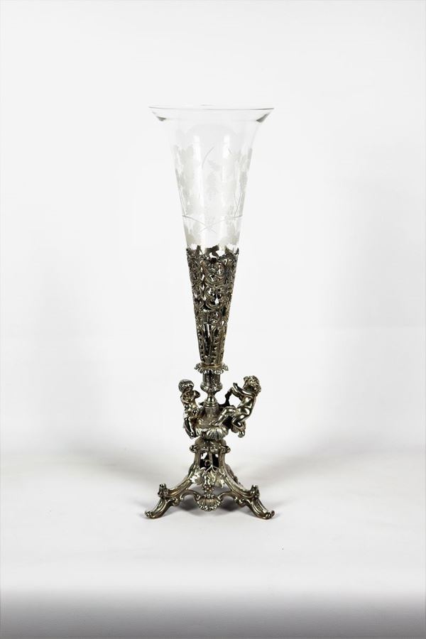 Large trumpet vase in engraved crystal and base in silvered bronze