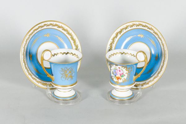 Coppia di tazze con piattini in porcellana Capodimonte celeste di linea Impero