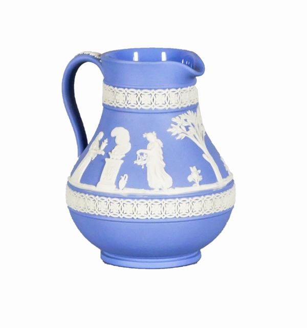 Brocchetta in ceramica di Wedgwood celeste