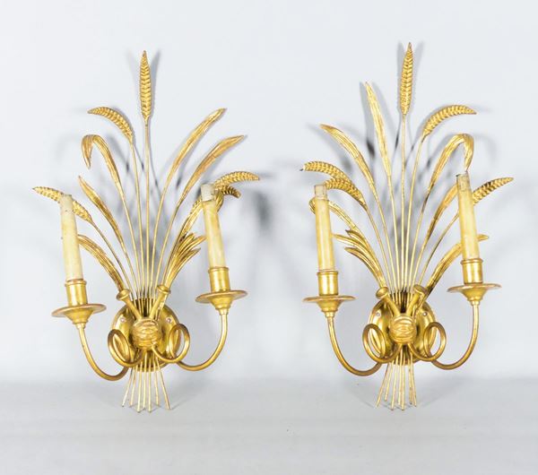 Pair of appliques in gilded wood and metal with ears of wheat and trumpets