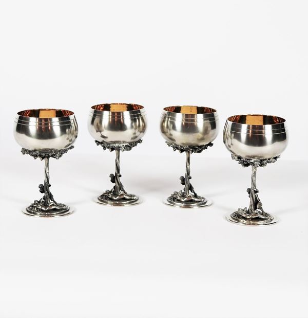 Four goblets in satin silver and vermeil. Gr. 970