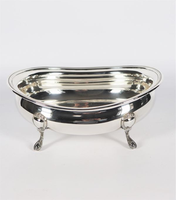 Small silver boat centerpiece. 600 gr