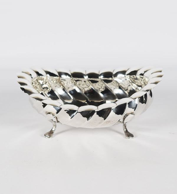 Oval silver ribbon holder. 340 g