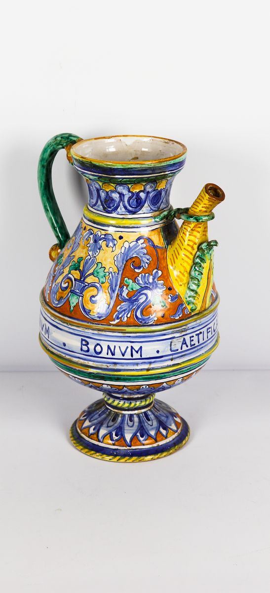 Versatoio in maiolica di Gubbio 